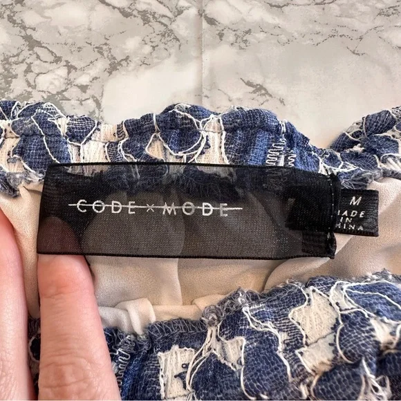Code Mode | Off-Shoulder Lace Top - Picture 5 of 11